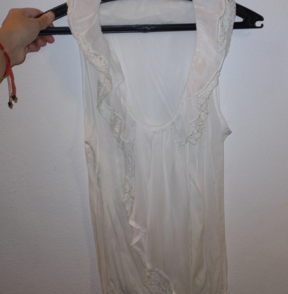 ❤3 for 30❤White blouse size medium